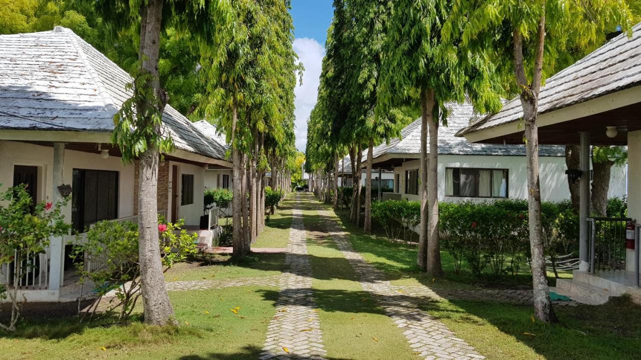Cebu International Golf And Resort Badian Buitenkant foto